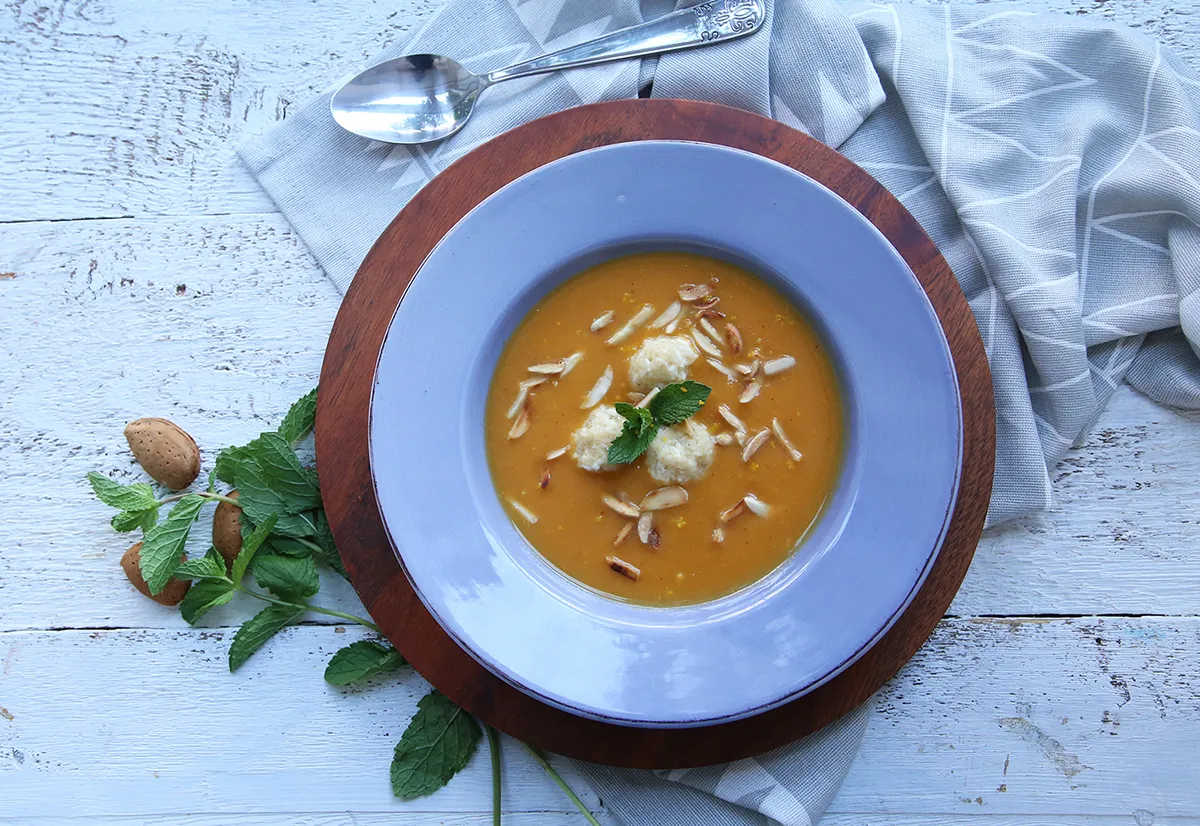 Sárgabarack krémleves mini túrógombóccal recept