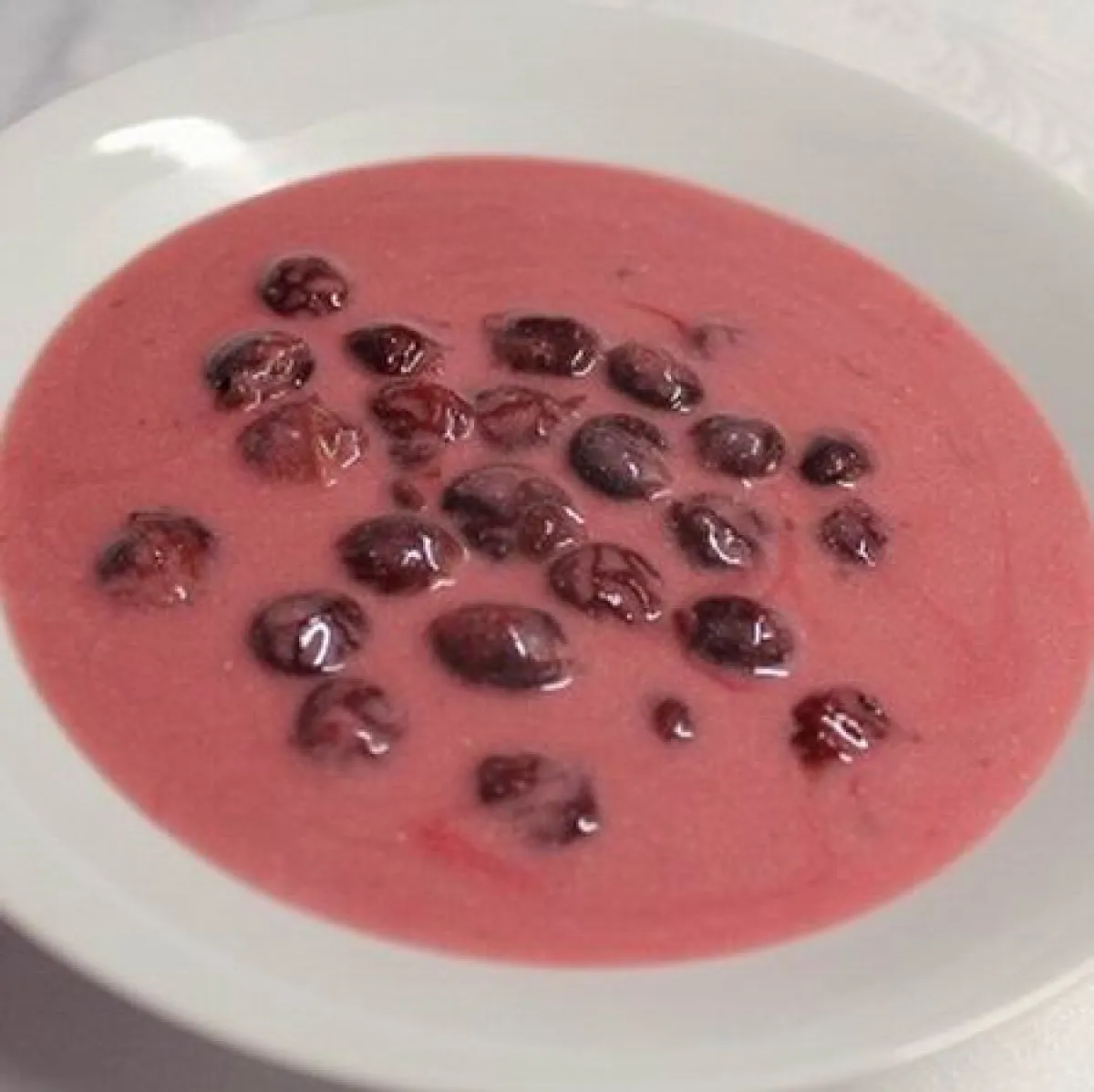 Tejfölös meggyleves recept