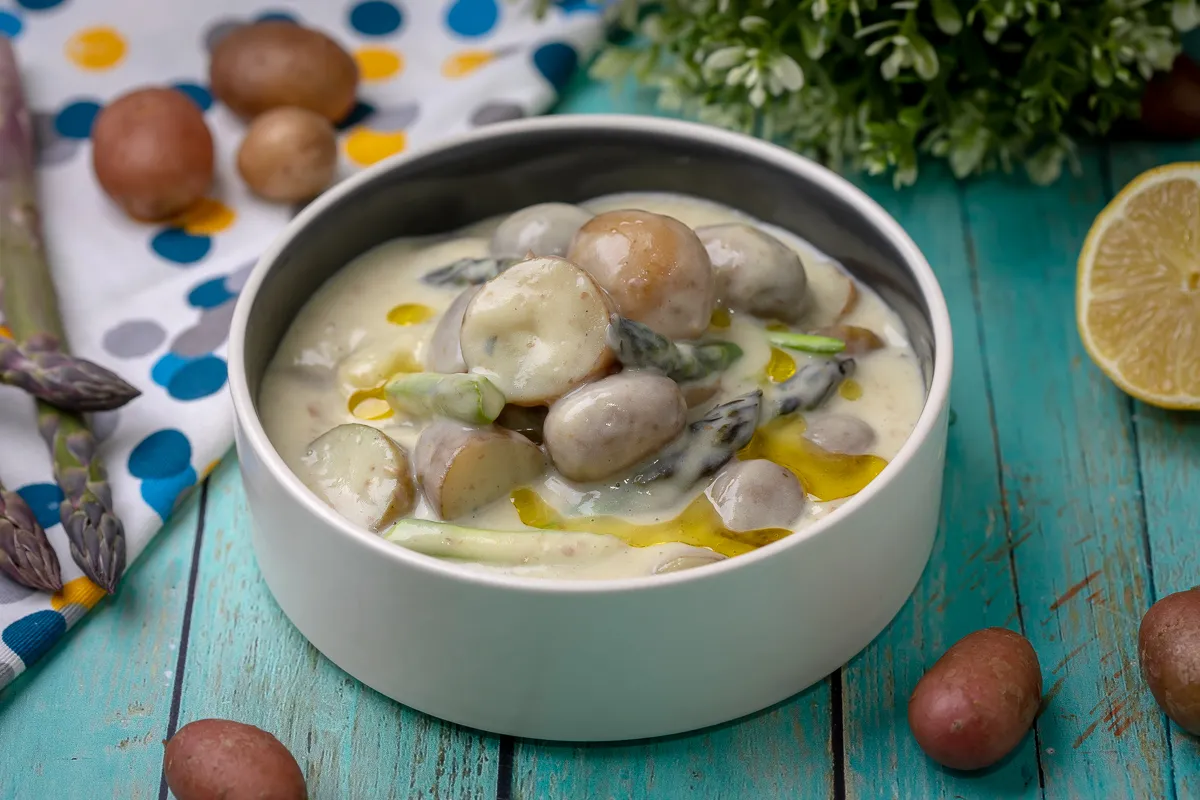 Tárkonyos újburgonya-főzelék sült spárgával recept