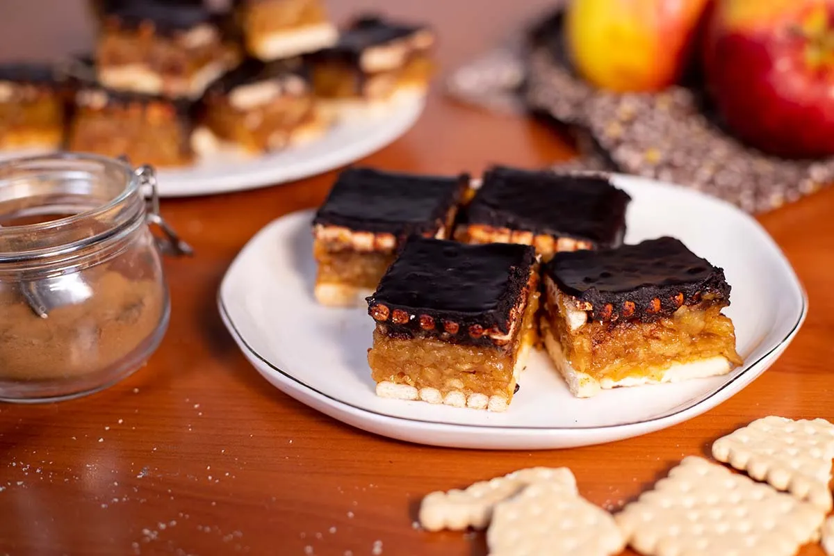 Kekszes-almás süti recept