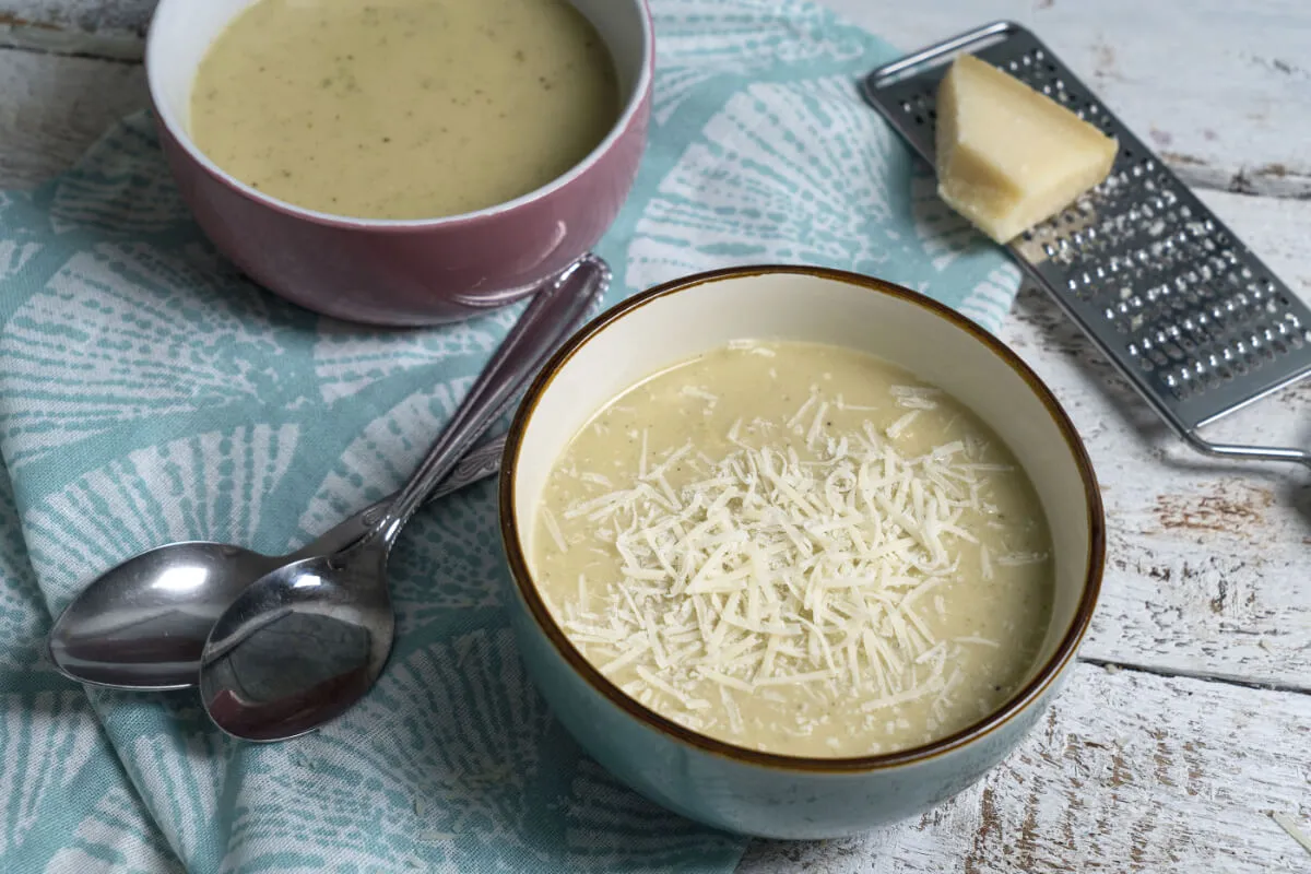 Tejszínes cukkinikrémleves újkrumplival  recept