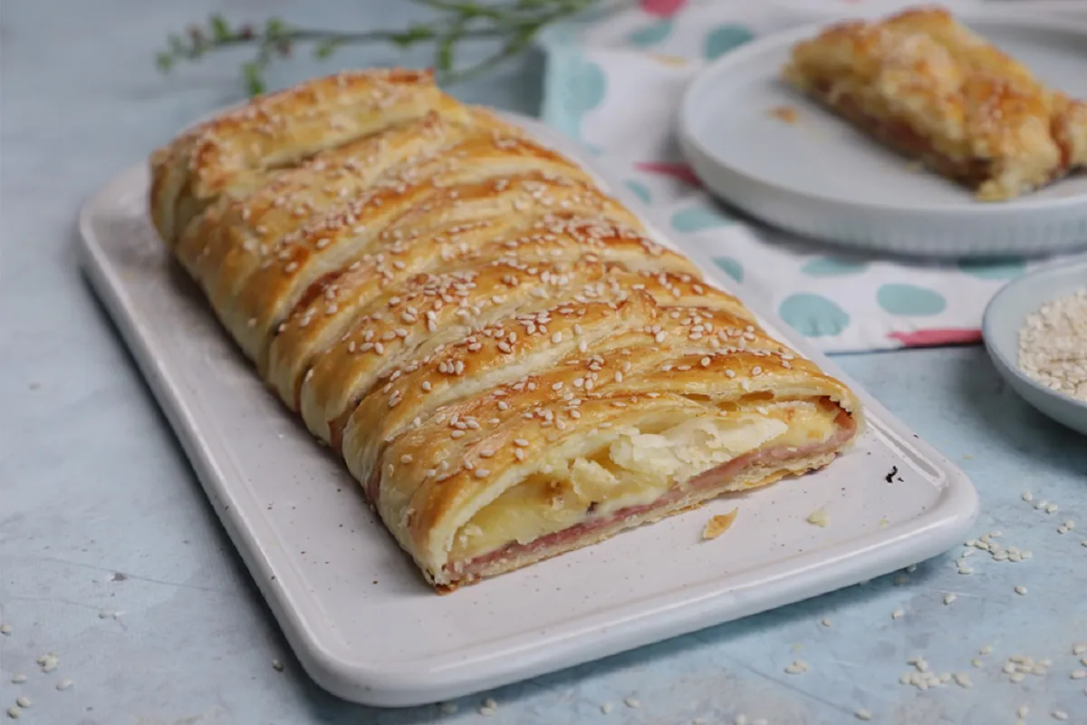 Sonkás-sajtos szendvics leveles tésztából recept