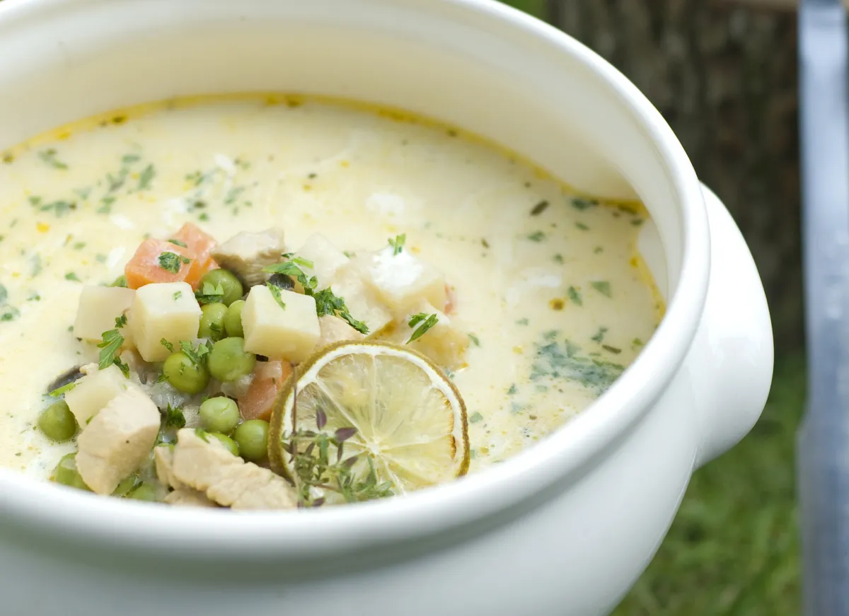 Tárkonyos csirkeraguleves (legényfogó leves) recept