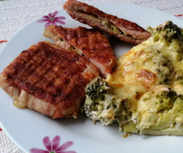 Grillezett karaj sajtos brokkolival recept
