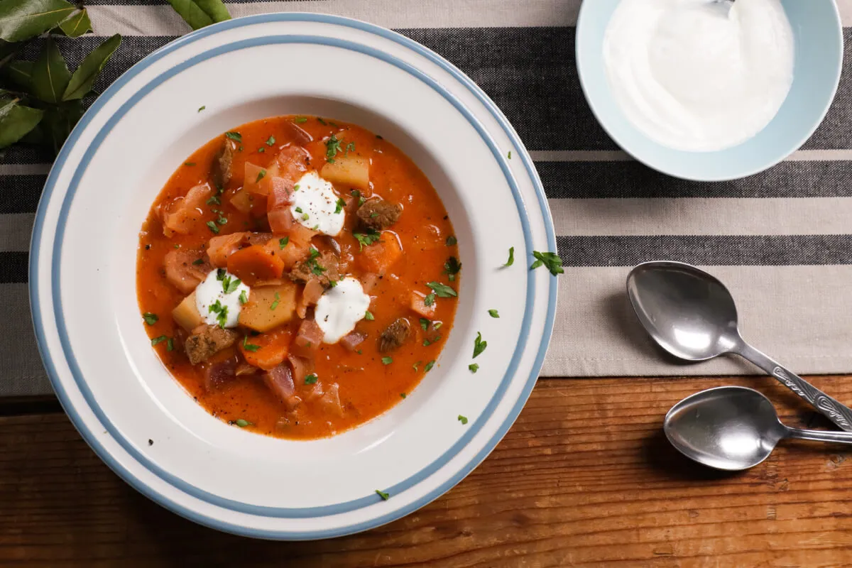 Borscs leves, ahogy Gáspár Bea készíti recept