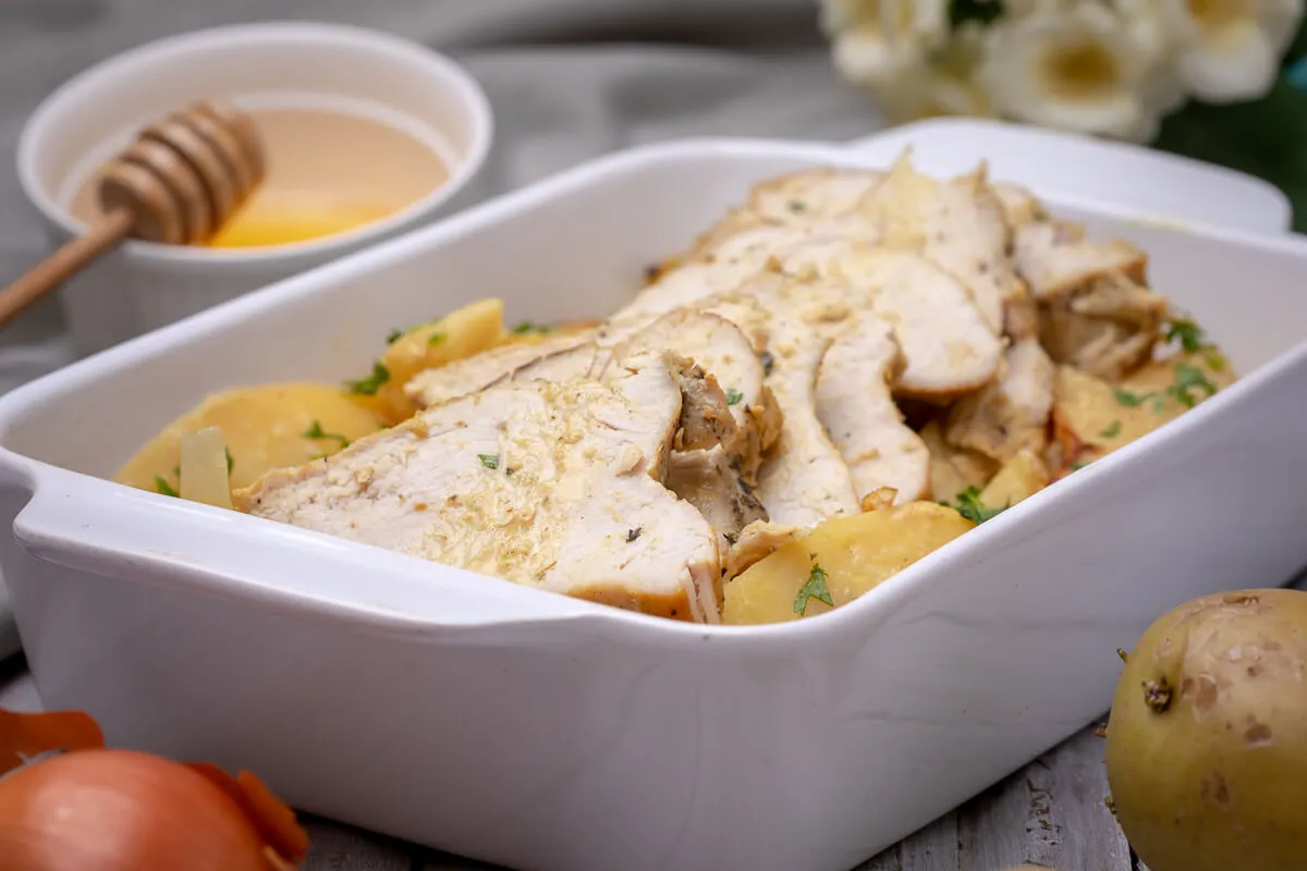 Lassan sült mézes-mustáros pulykamell recept