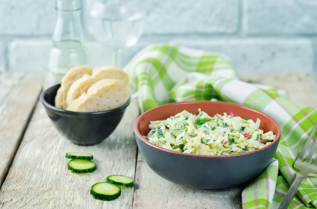Nyári saláta joghurtos dresszinggel recept