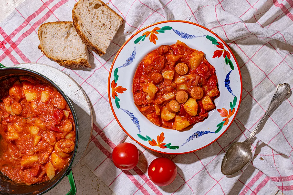 Paradicsomos krumpli kolbásszal recept