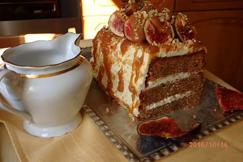 Datolyás-fügés mogyorós torta recept