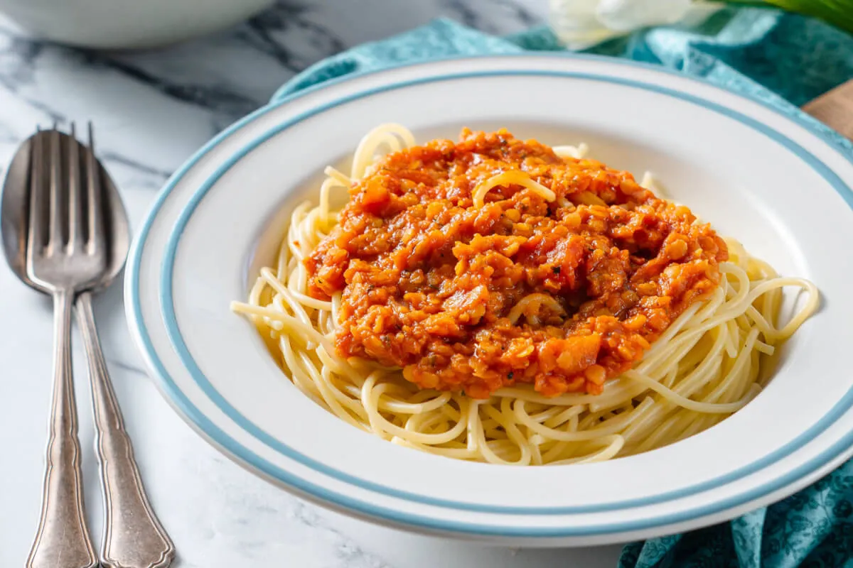 Vöröslencse-bolognai recept