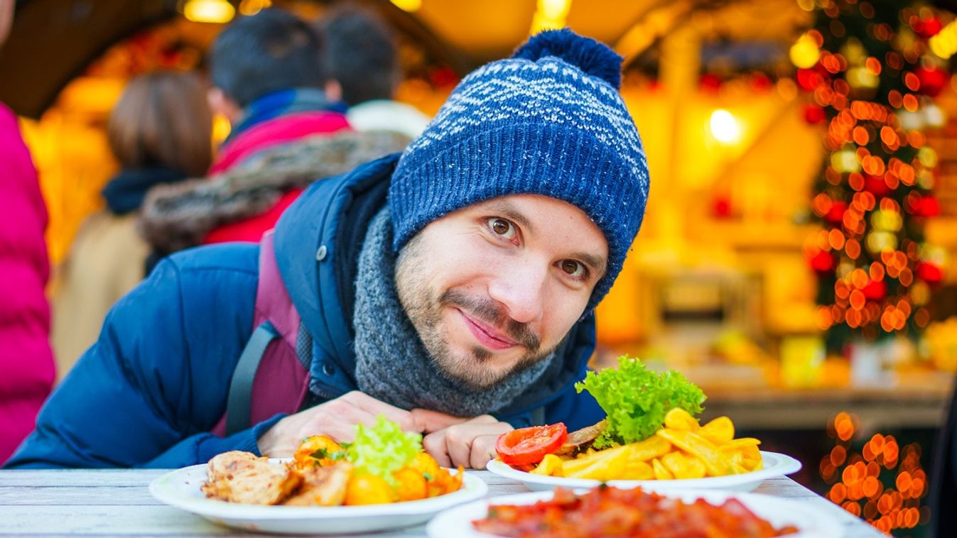 Mindmegettük a jóárasított ételeket a budapesti karácsonyi vásárban /Fotó: Mindmegette