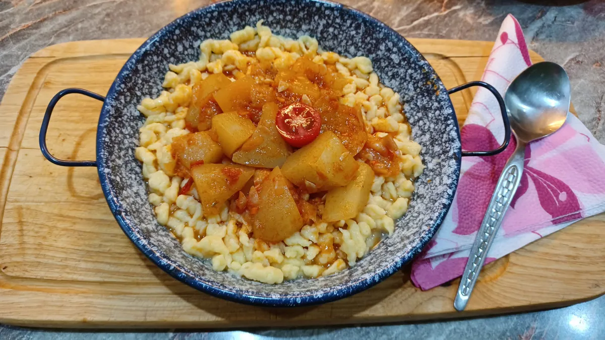 Lecsós patiszonpörkölt  nokedlivel recept