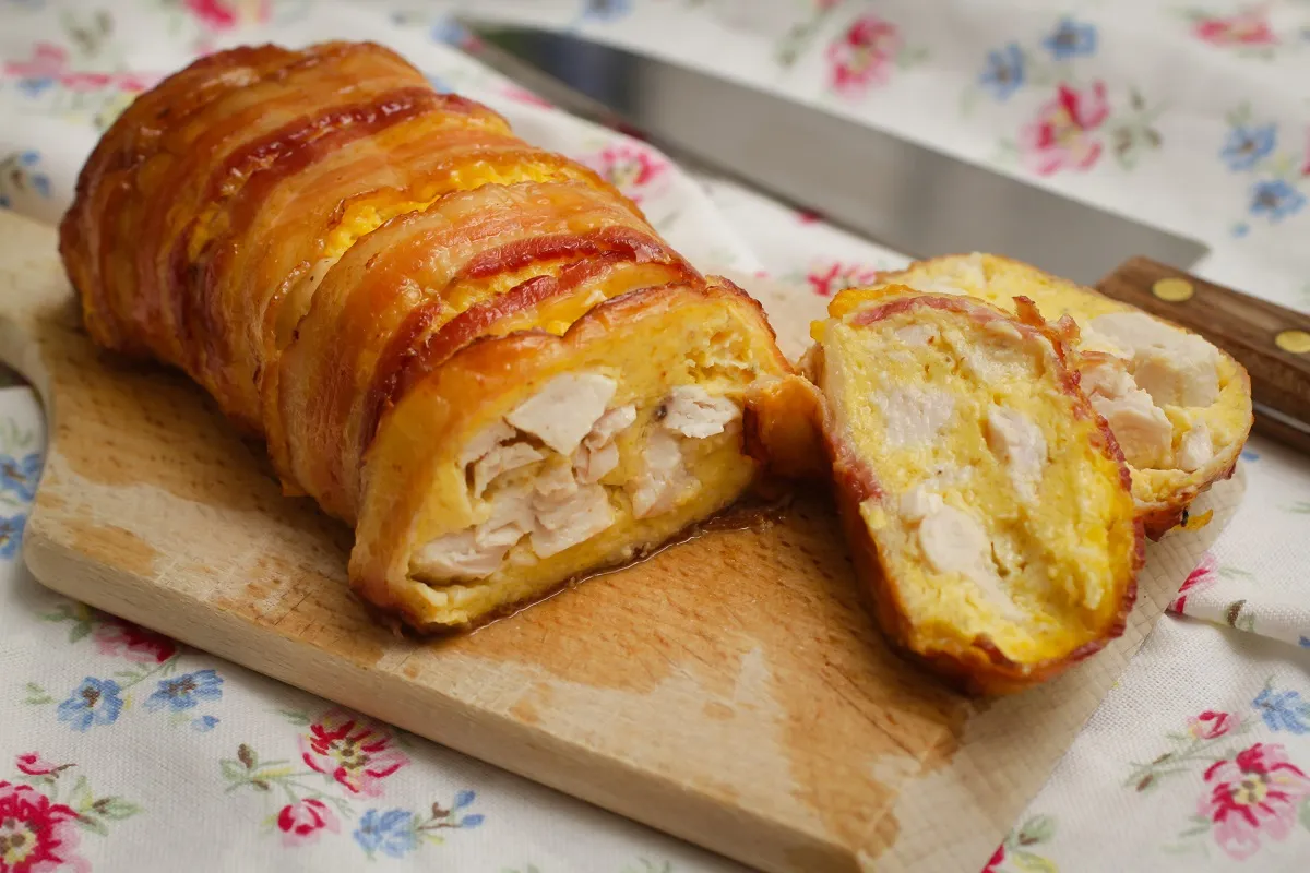 Baconös csirkemell őzgerincformában recept