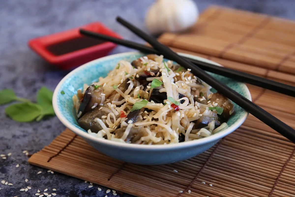 Padlizsános thai pirított tészta recept