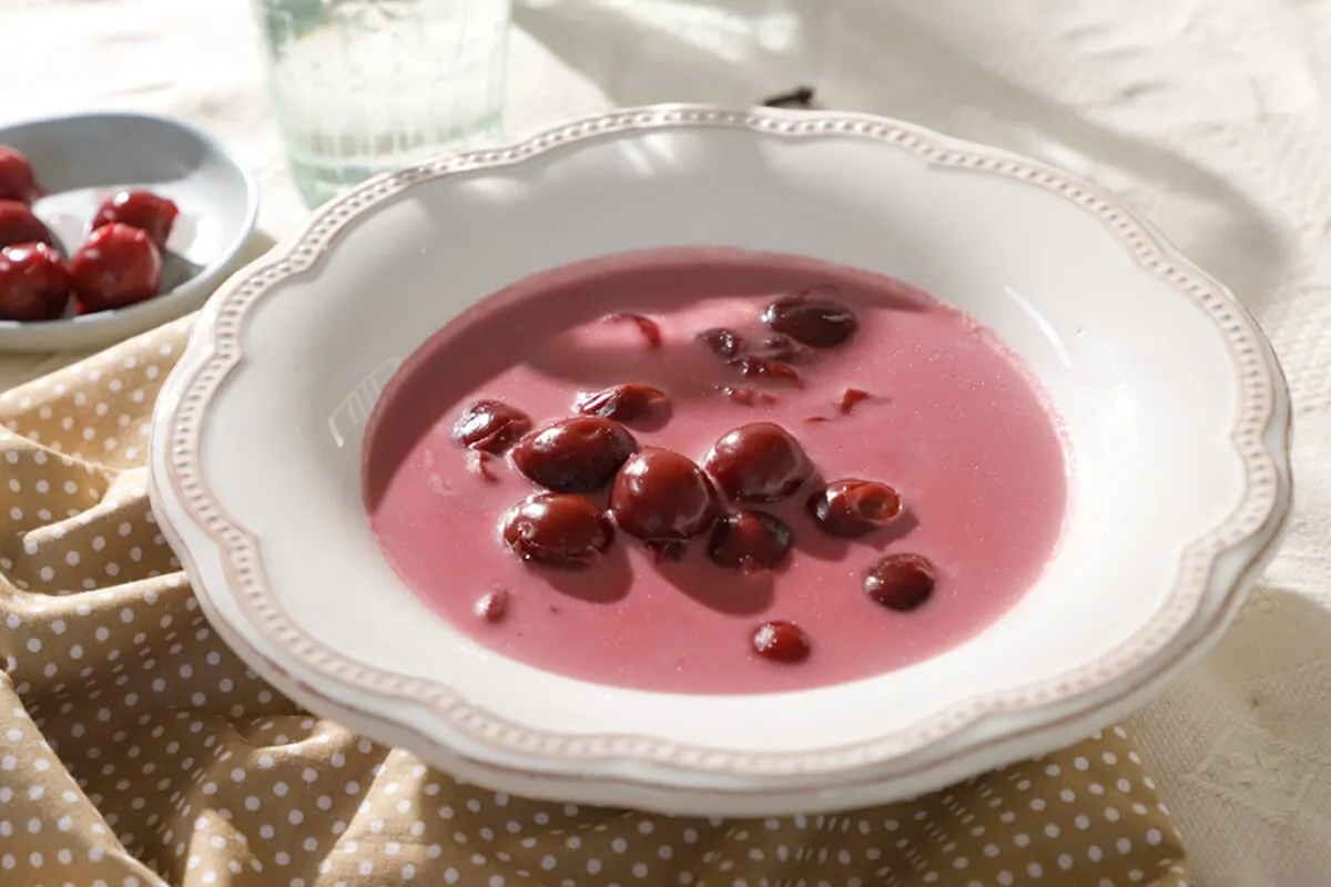 Tejszínes meggyleves (cibere) recept