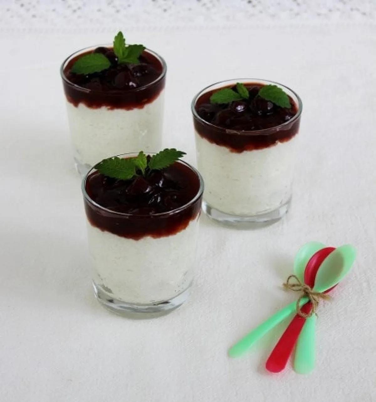 Kókuszos tejbegríz rumos meggyel recept