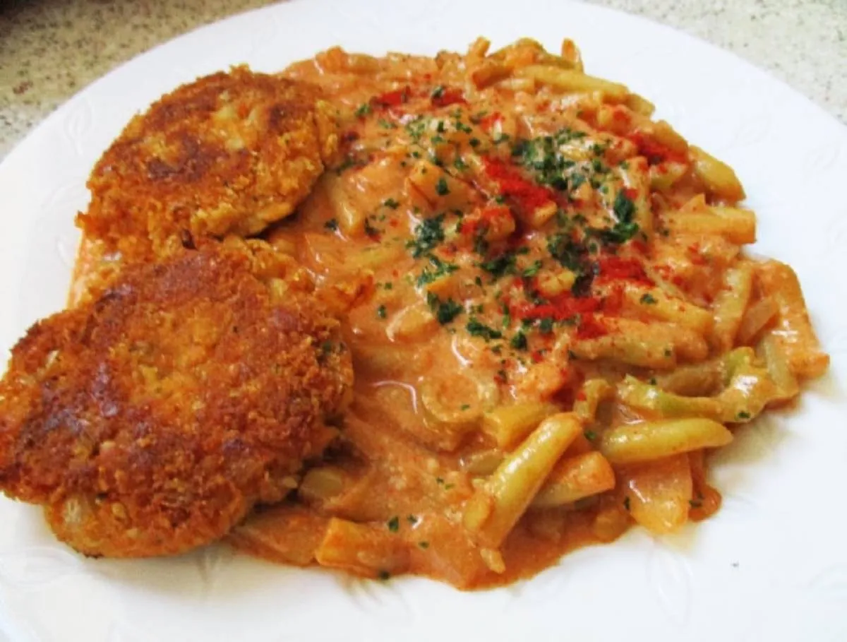 Joghurtos zöldbabfőzelék zabfasírttal (vegán recept) recept