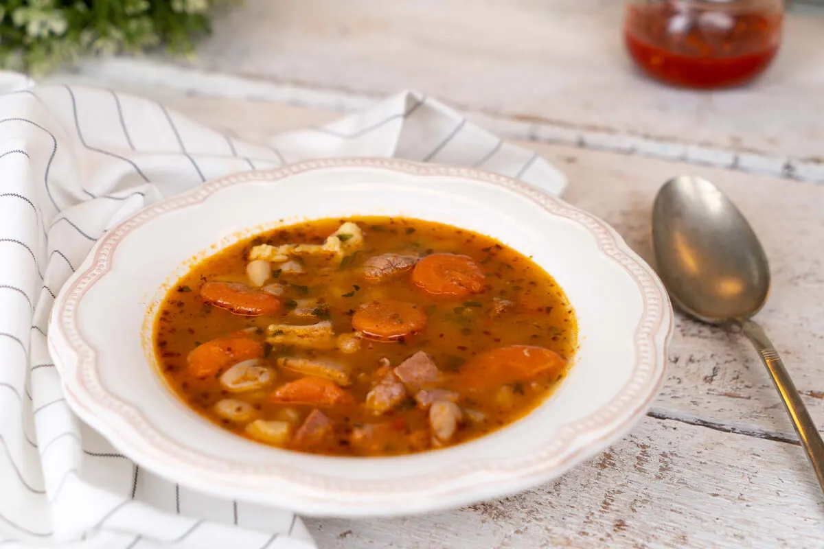 Csülkös bableves, ahogy Gáspár Bea készíti recept