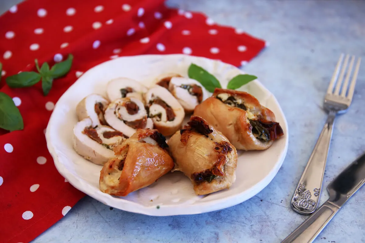 Egyszerű göngyölt csirkemell recept