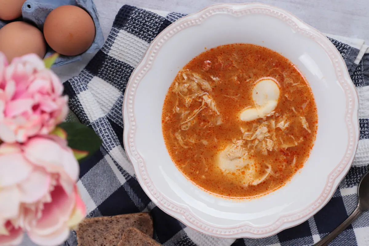 Tojásleves tejföllel recept