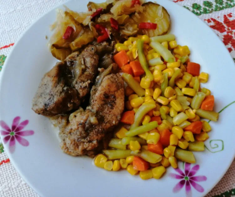 Sertésszelet párolt zöldségekkel recept