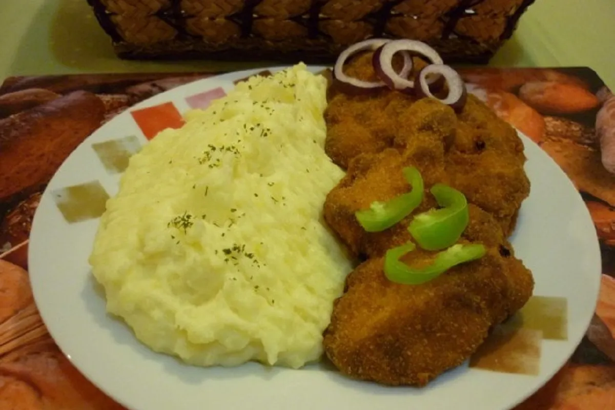 Rántott csirkemell burgonyapürével recept