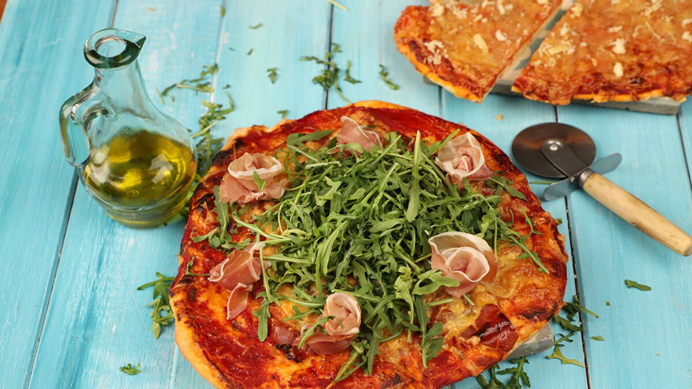 Egyszerű bögrés pizza (négysajtos és sonkás) recept