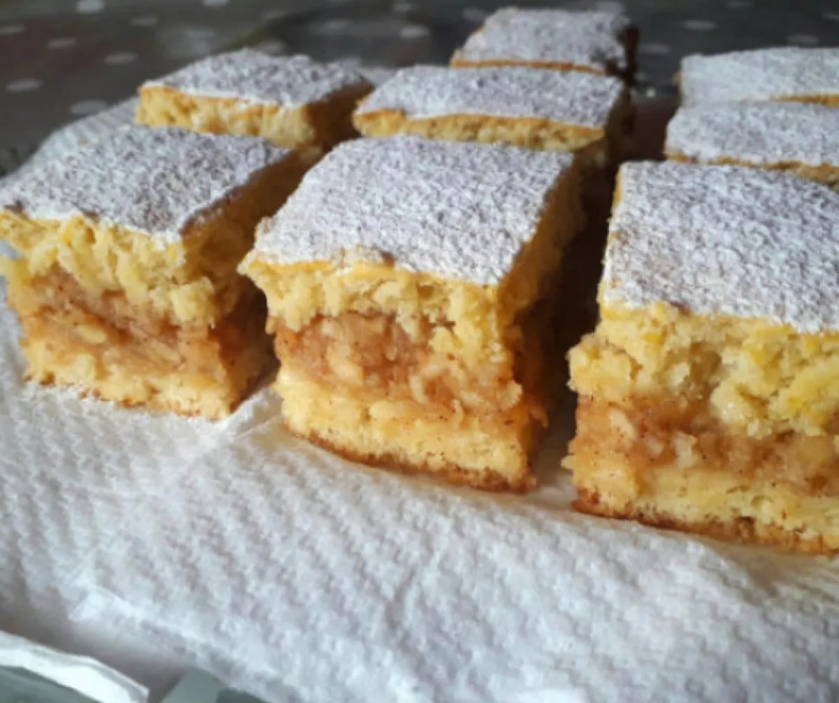 Almás pite tejfölösen recept