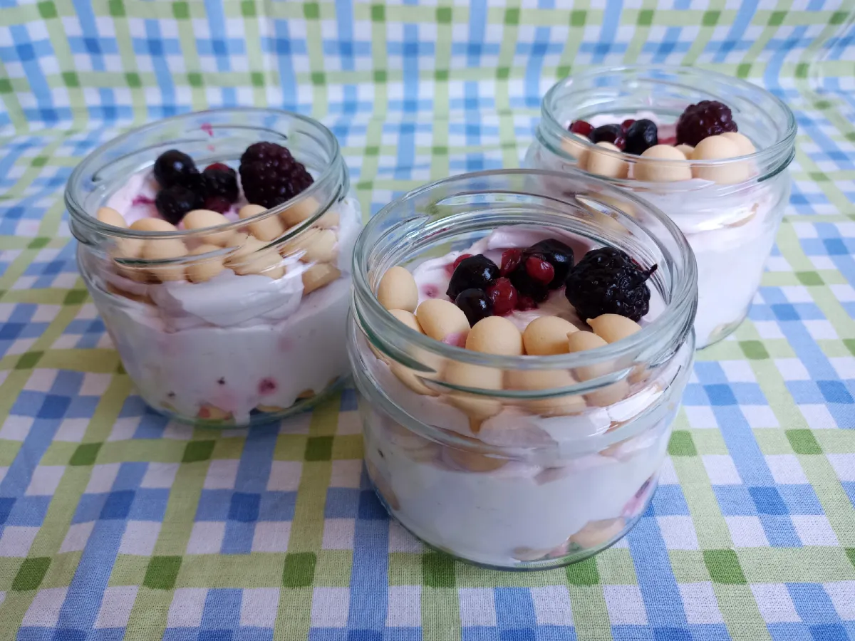 Gyümölcsös-joghurtos pohárkrém recept