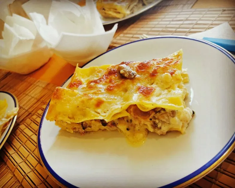 Sajtos-gombás rakott tészta (vincisgrassi) recept
