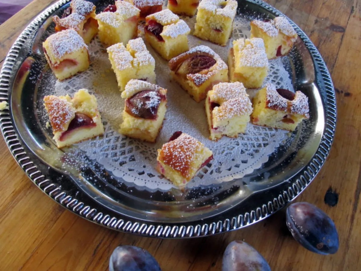 Szilvás-joghurtos piskóta recept
