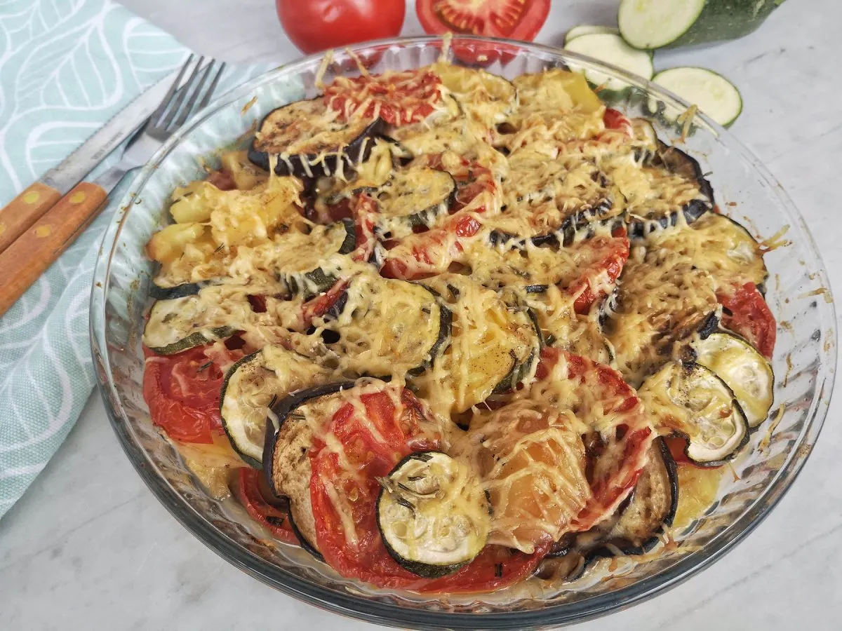 Sajtos-zöldséges rakottas recept