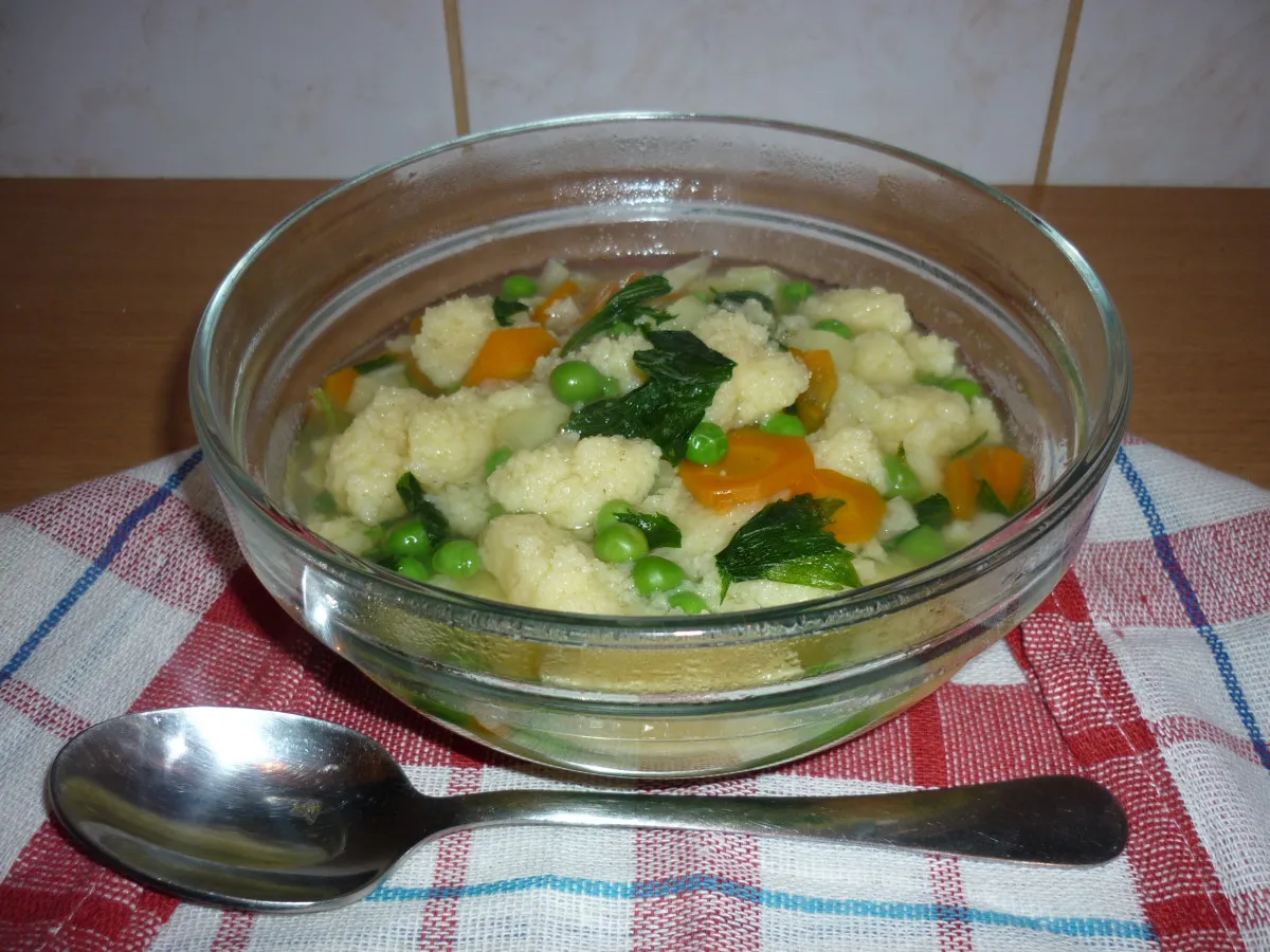 Egyszerű zöldségleves grízgaluskával recept