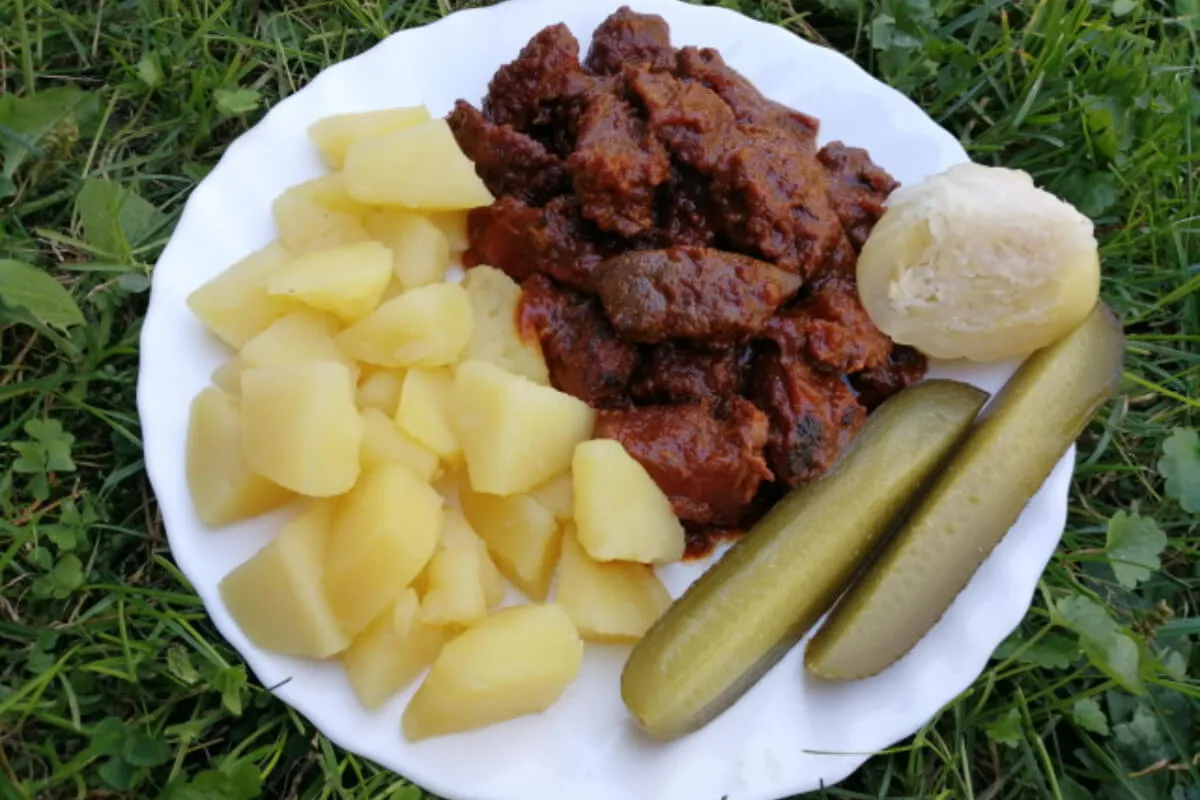 Birkapörkölt főtt krumplival recept