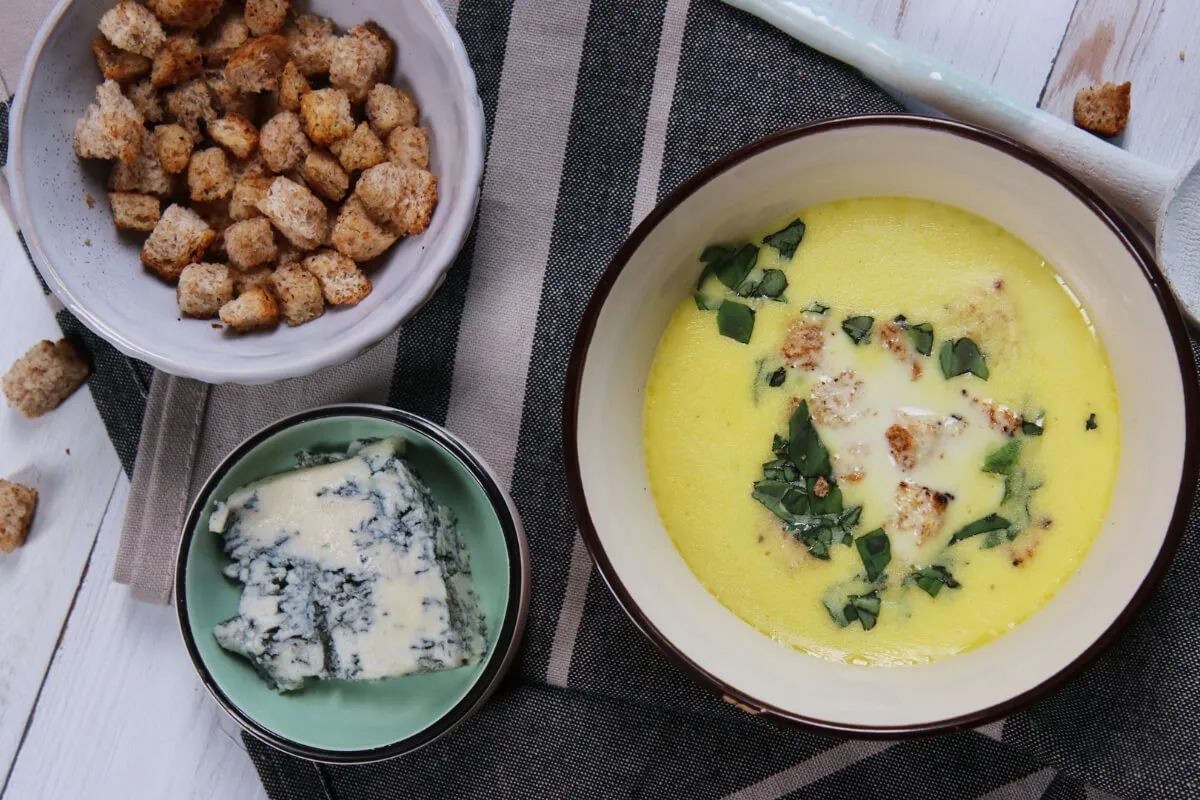 Sajtkrémleves háromféle sajtból recept