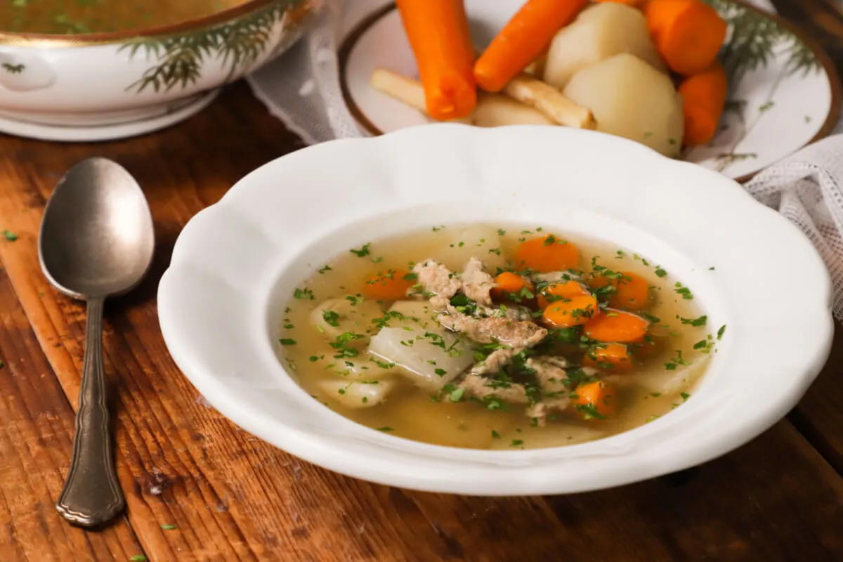 Csontleves májgaluskával, ahogy Gáspár Bea készíti recept