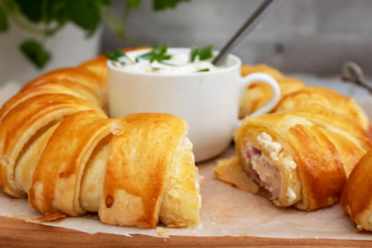 Húsvéti sonkás koszorú leveles tésztából recept