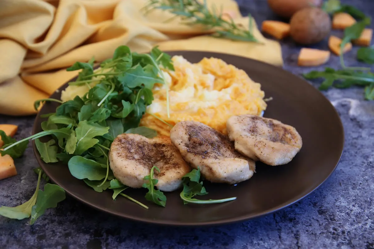 Rozmaringos csirkemell édesburgonya-pürével recept