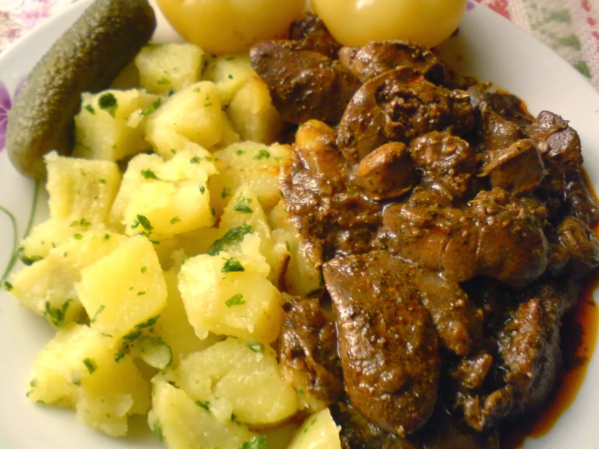 Pirított csirkemáj petrezselymes krumplival recept