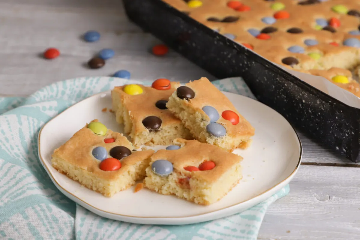 Csokigolyós süteményszelet recept