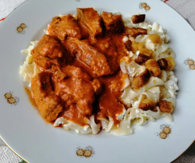 Afrikai harcsapaprikás túrós csuszával  recept