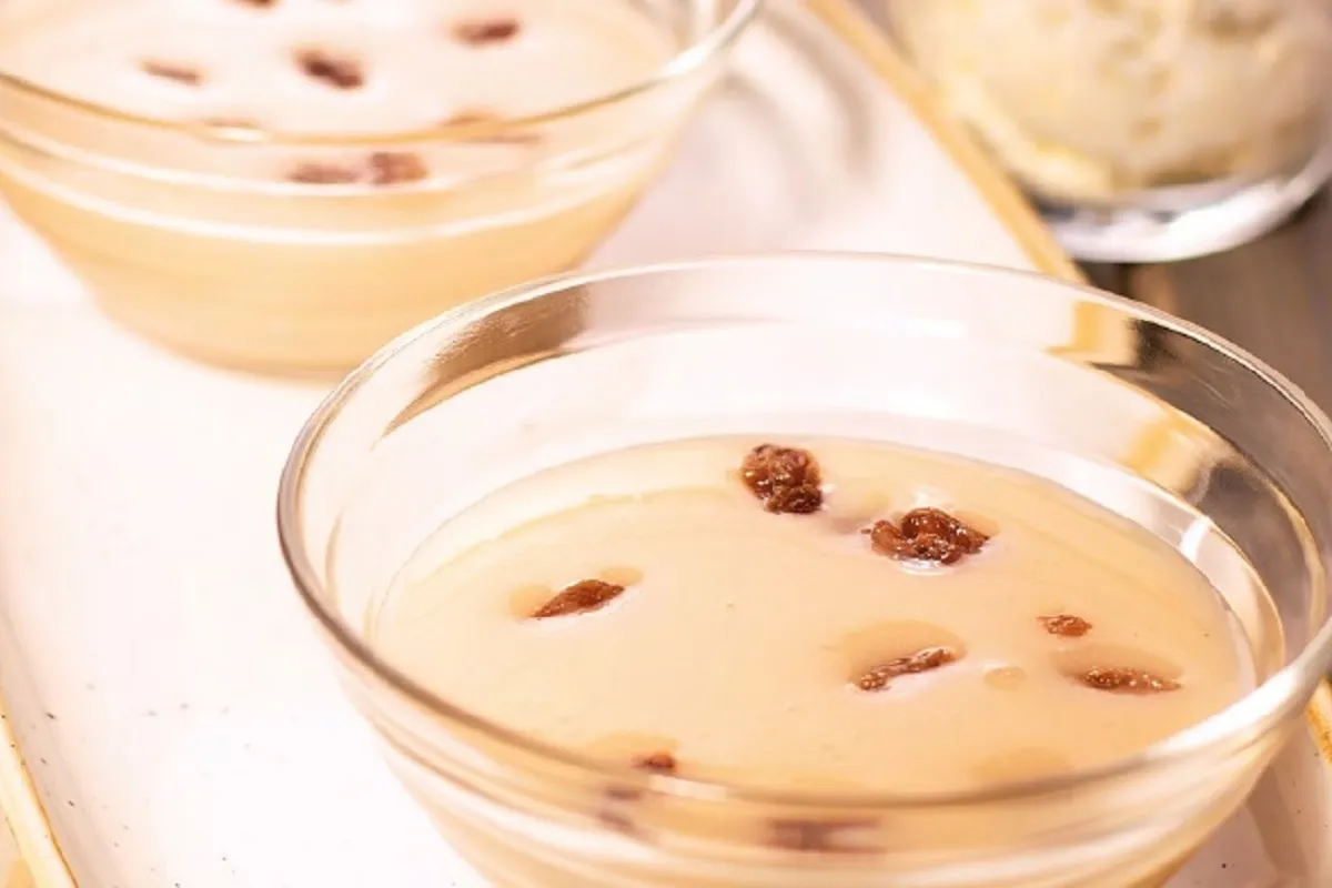 Mazsolás, tejszínes borleves recept