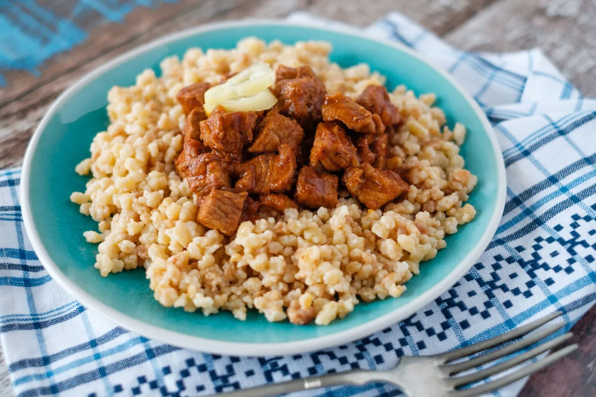 Pörkölt tarhonyával recept