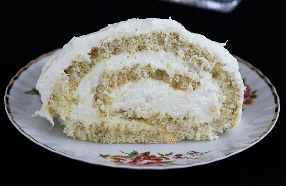 Bodzavirágos piskótatekercs rebarbarás krémmel recept