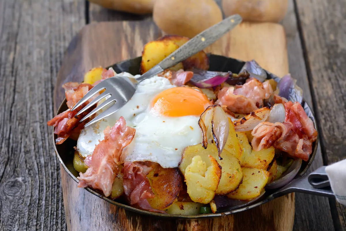  Serpenyős burgonya gazdagon recept
