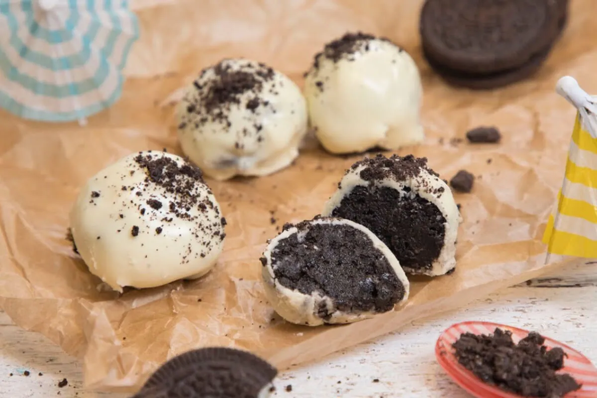 Oreo-golyók - 3 hozzávalóból recept