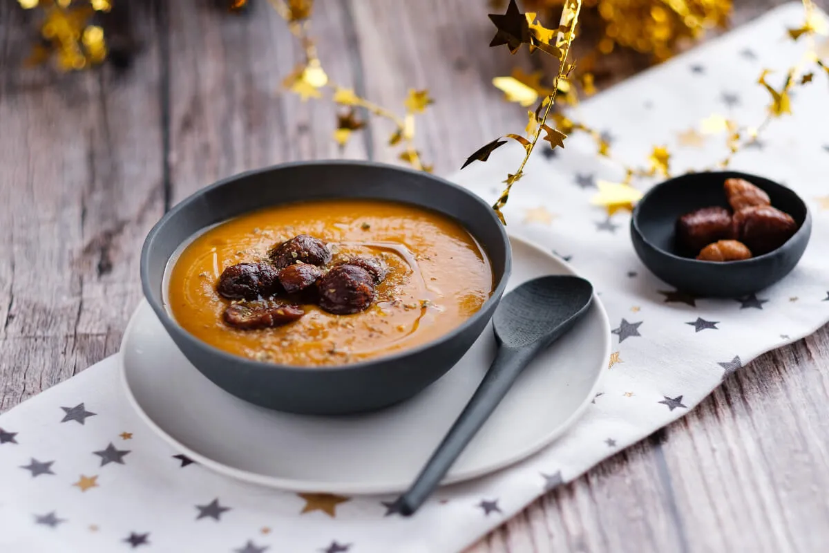 Édesburgonya krémleves pirított gesztenyével  recept