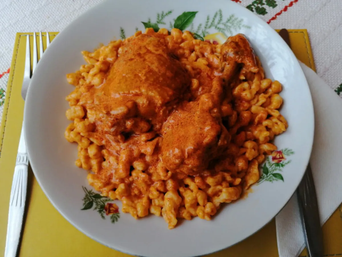 Szaftos paprikás csirke nokedlivel  recept