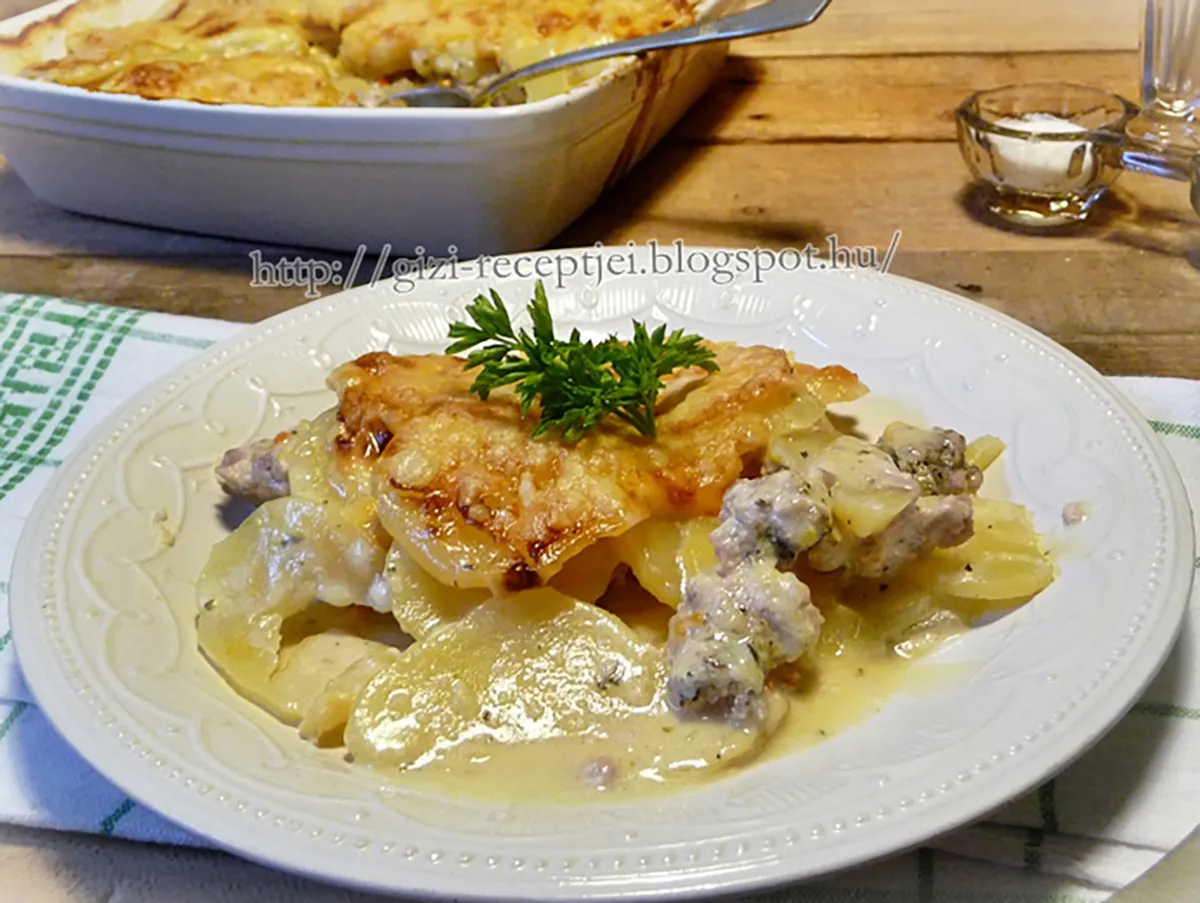 Tepsis krumpli fűszeres darált hússal recept