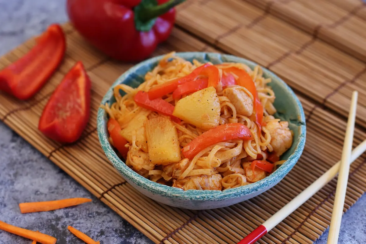 Kínai édes-savanyú csirke tésztával recept